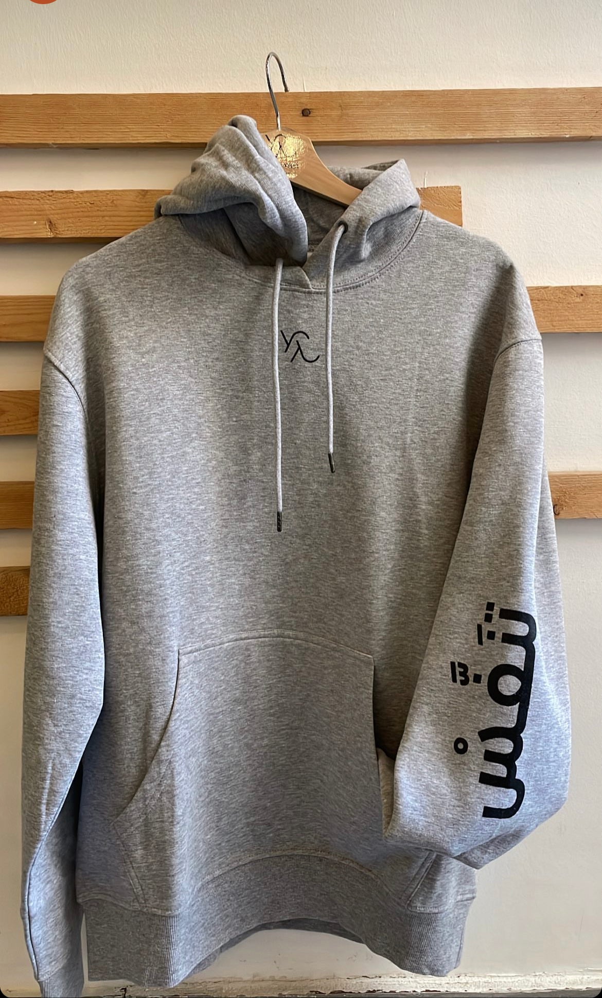 تنَفّسْ Hoddie
